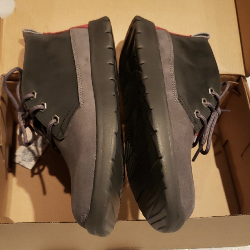 UGG New BOOTs KIDS Suede CANOE REFLECTIVE Treadlite Chukka Grey Red Black NIB 13 - Picture 13 of 16